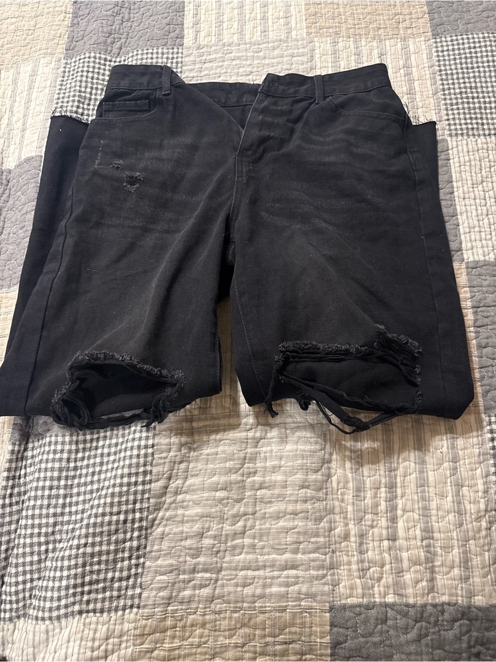 SHEIN Black Distressed Ankle Crop Jeans
